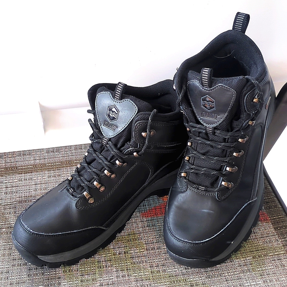 Men's Khombu Waterproof Hiking Boots size 11 Black - Pre Owned